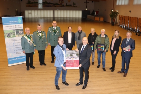  Anlässlich des 70-jährigen Jubiläums der Jug Anlässlich des 70-jährigen Jubiläums der Jugendarbeit lädt der Volksbund alle Interessierten zu einem Benefizkonzert am Dienstag,7. März im Bürgerhaus Hövelhof ein. ©  Volksbund Deutsche Kriegsgräberfürsorge e.V. endarbeit lädt der Volksbund alle Interessierten zu einem Benefizkonzert am Dienstag,7. März im Bürgerhaus Hövelhof ein. © Heeresmusikkorps